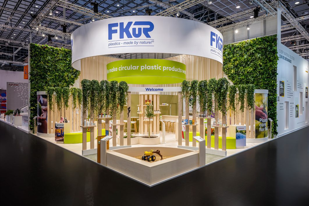Lernen Sie an unserem Stand Halle 6, E48 unsere biobasierte Materialien und Rezyklatlösungen kennen. Wir beraten Sie, wie Sie Ihre Produkte kreislauffähig gestalten und Ihre Botschaft mit Logos und Zertifikaten wirkungsvoll an Verbraucher kommunizieren können – für ein gestärktes Markenimage.