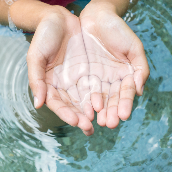 Clear-natural-water-in-woman-hands