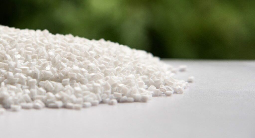 Recyclates are a valuable resource and important source of raw materials. Our recycled plastics are particularly high quality and are obtained from PCR or PIR waste.