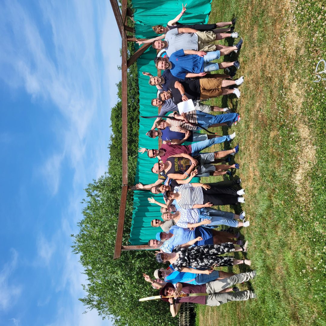 Zwei Teams haben um den Sieg gekämpft und lieferten sich ein enges Kopf-an-Kopf Rennen.