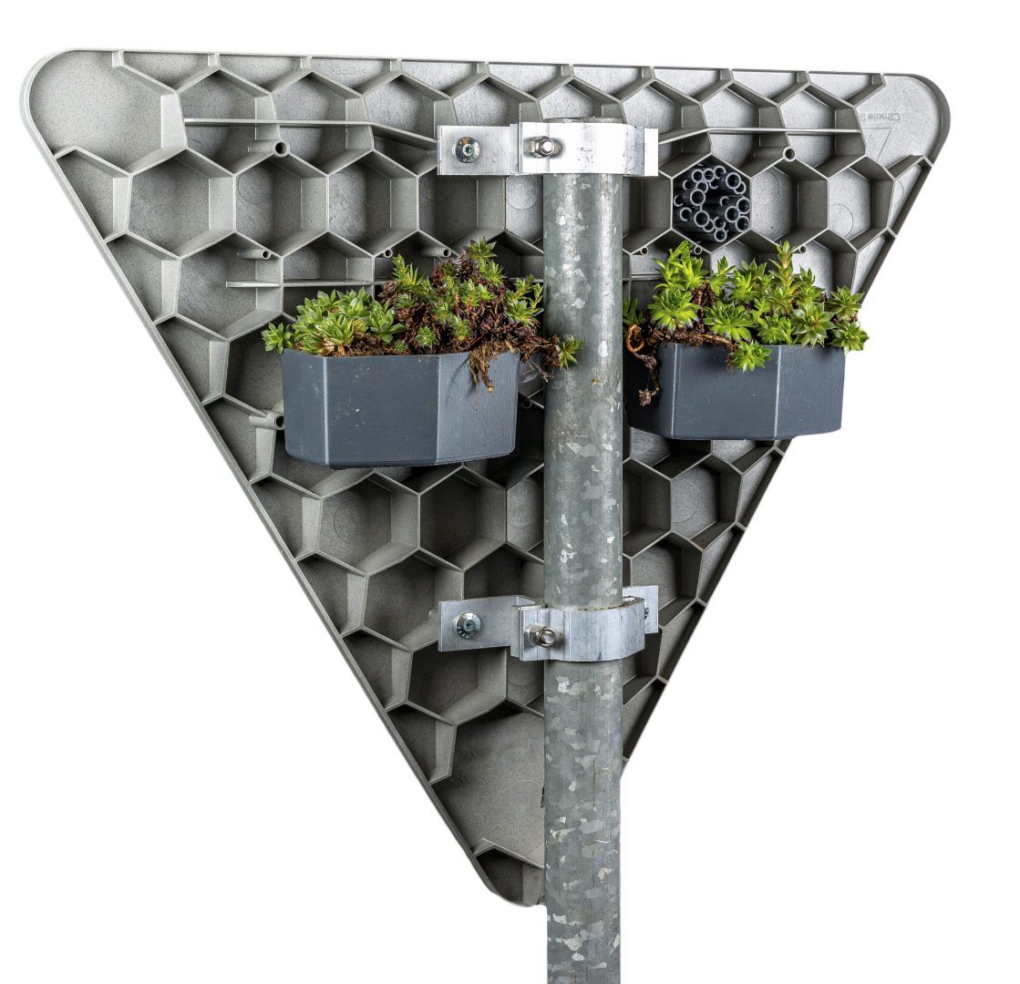 The traffic signs are produced in an innovative honeycomb design with an insect hotel insert option to support cities and municipalities to promote biodiversity and to ensure a uniform, modern appearance.