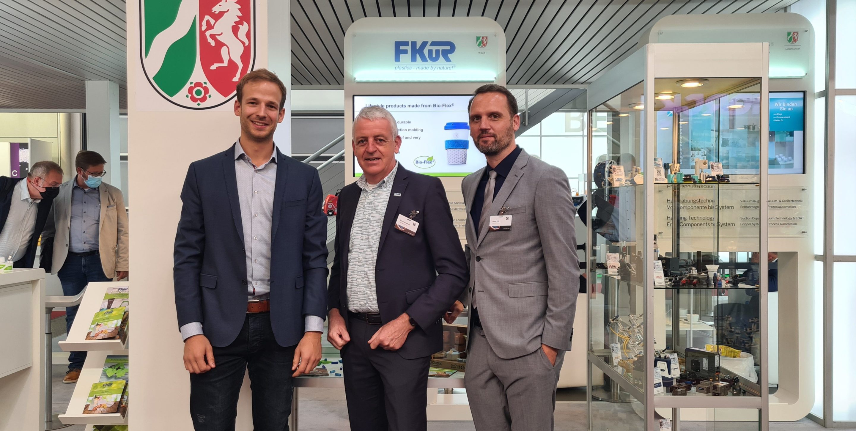 FKuR zeigt Verarbeitern, Markenherstellern und Endverbrauchern nachhaltige Ansätze und Lösungen aus Biokunststoff-Granulaten für mehr Nachhaltigkeit, Umweltschutz, Recycling und Kreislaufwirtschaft.