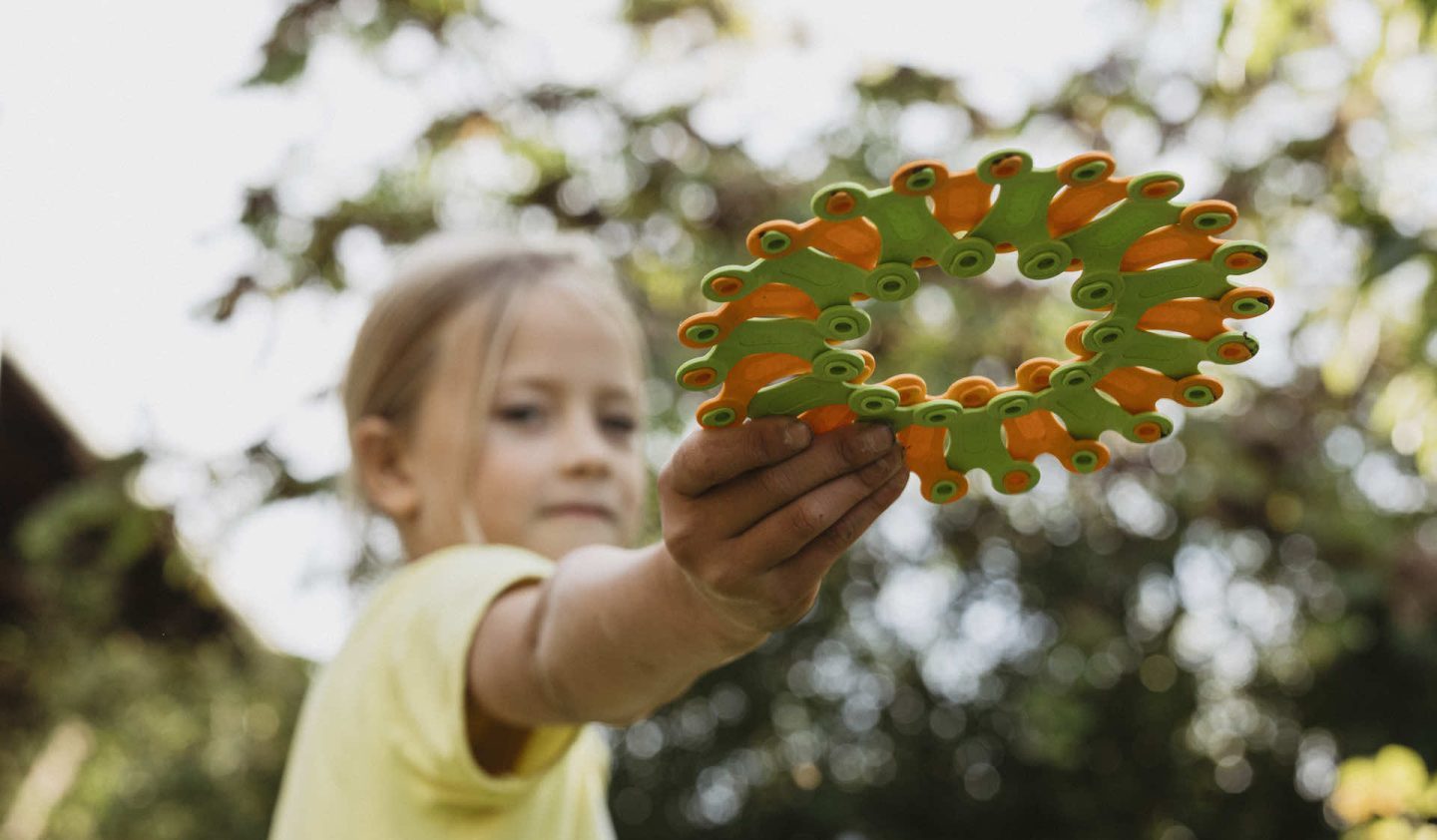 Für sein Konstruktionsspielzeug „Binabo 2.0“ setzt TicToys auf das Biokunststoff-Compound Terralene® von FKuR.