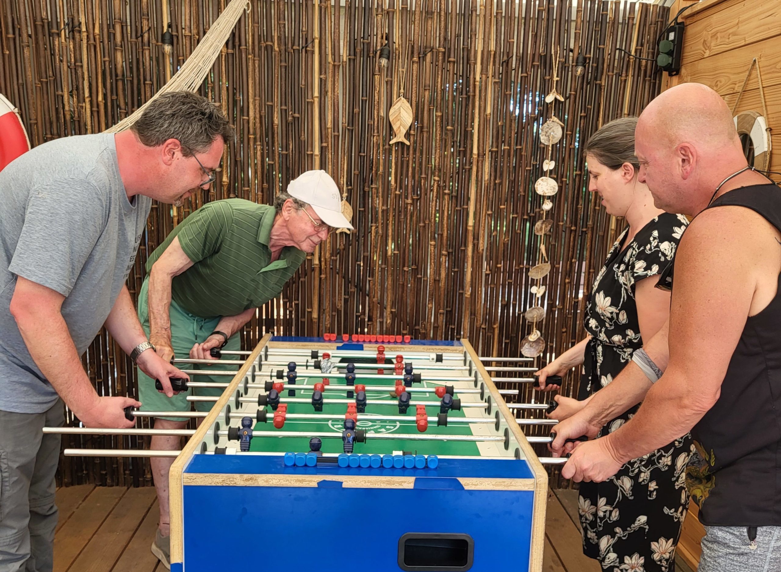 Nach knapp drei Stunden Triathlon waren wir (fast) alle ausgepowert und haben den Tag dann gemütlich beim Grillen und Kaltgetränken ausklingen lassen.