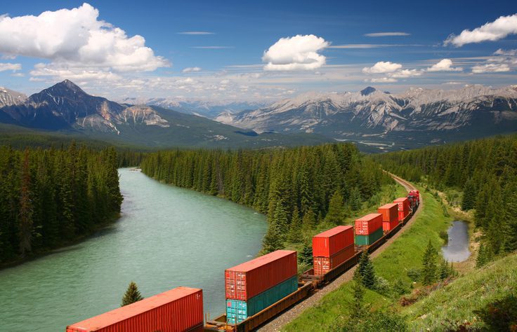 By intelligently linking rail and road, bundling shipments and minimizing empty runs, more than 70% of CO2 emissions can be saved and our granules can still be transported reliably, economically and in an environmentally friendly manner.