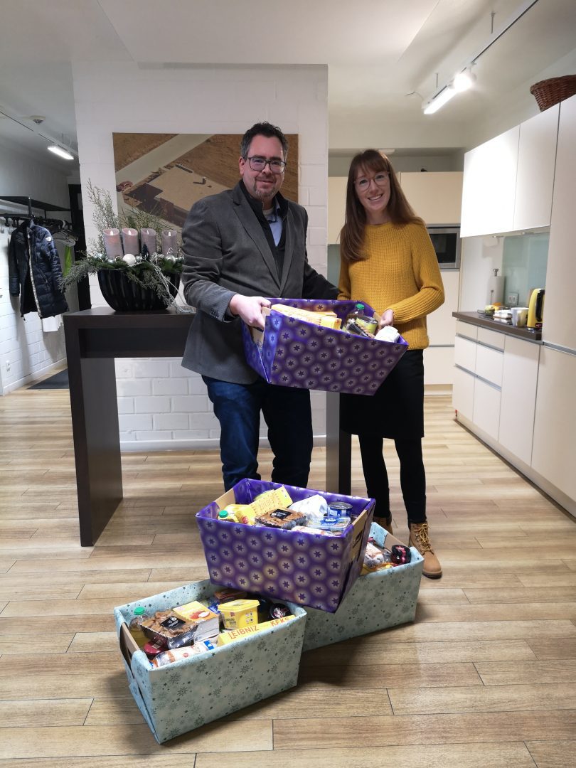 FKuR sostiene la Tafel con pacchetti confezionati con amore e cura.