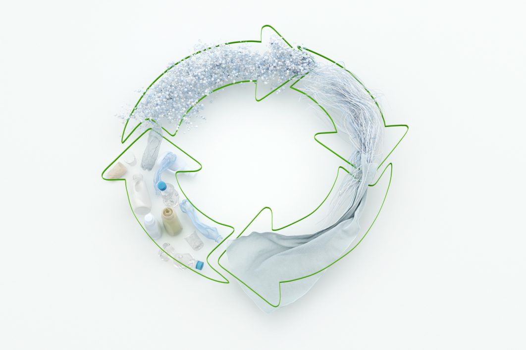 Il riciclaggio trasforma i rifiuti di plastica nella materia prima del futuro. La plastica diventa un problema ambientale solo se viene utilizzata in modo improprio.